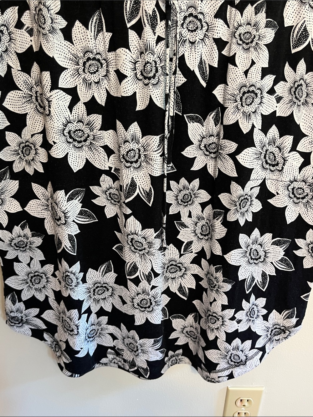 T by Talbots Sleeveless Black & White Floral Shift Dress Size Small - Picture 7 of 11